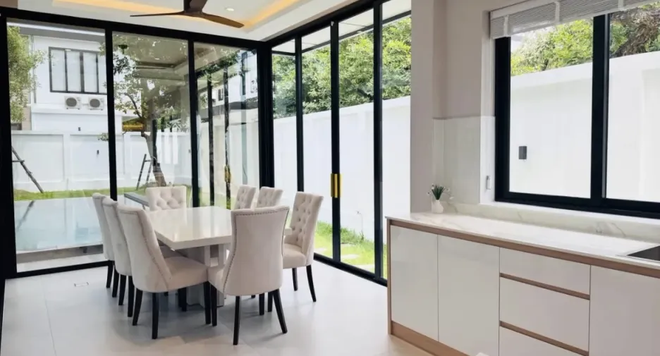 For rent 4 bedrooms villa in Mueang Chiang Mai, Chiang Mai