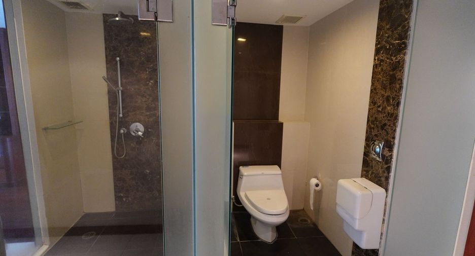 ขาย และ ให้เช่า 3 ห้องนอน คอนโด ใน คลองเตย, กรุงเทพฯ