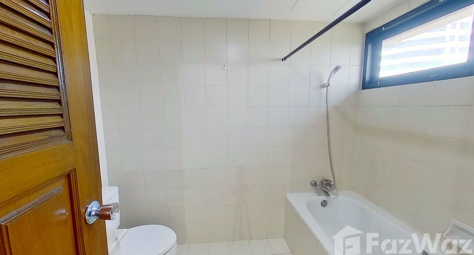 Condo en venta y en alquiler de 3 habitaciones en Watthana, Bangkok