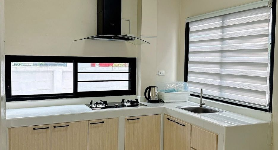 For rent 3 bedrooms house in San Kamphaeng, Chiang Mai