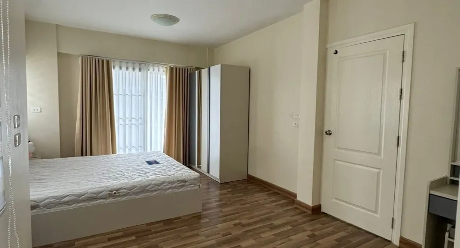 For rent 3 bedrooms house in San Kamphaeng, Chiang Mai