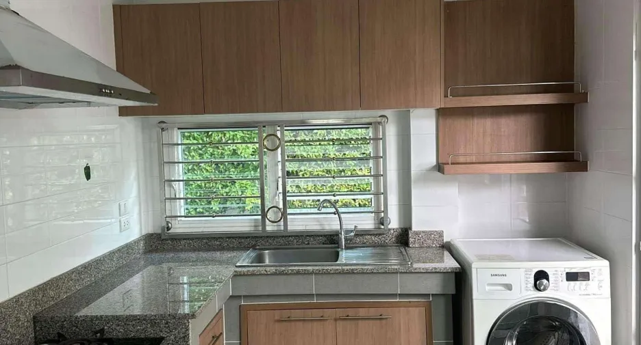For sale 5 bedrooms house in Mueang Chiang Mai, Chiang Mai