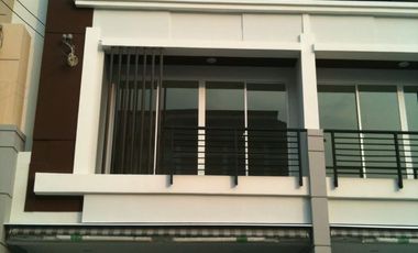 Reihenhaus zum Kauf und zur Miete mit 3 Zimmer in Phasi Charoen, Bangkok