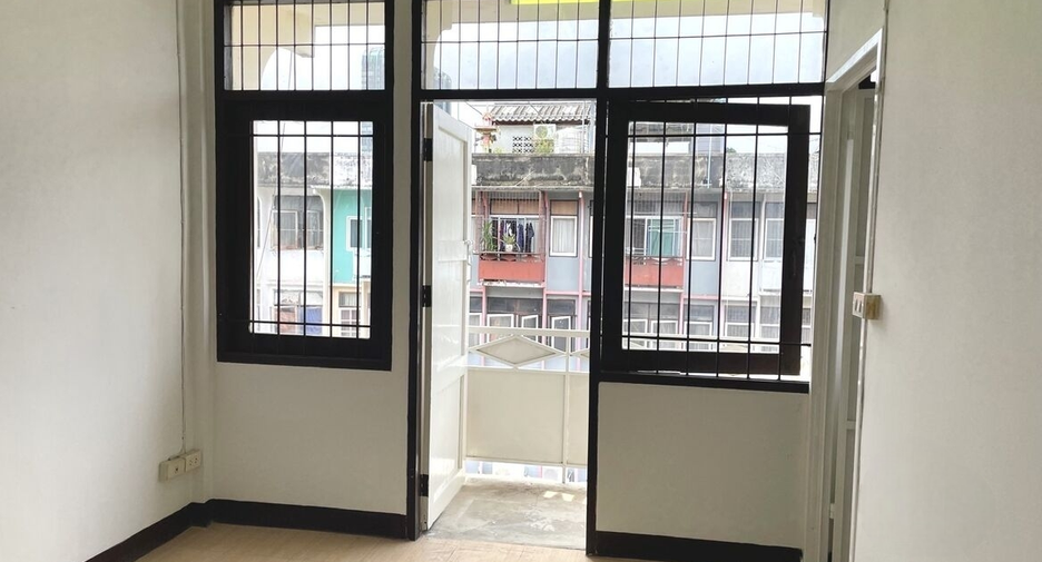 For sale 4 bedrooms retail Space in Bang Sue, Bangkok