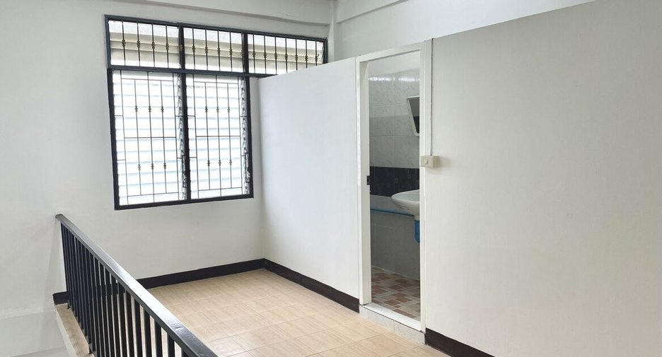 For sale 4 bedrooms retail Space in Bang Sue, Bangkok