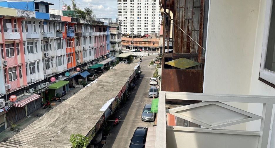 For sale 4 bedrooms retail Space in Bang Sue, Bangkok
