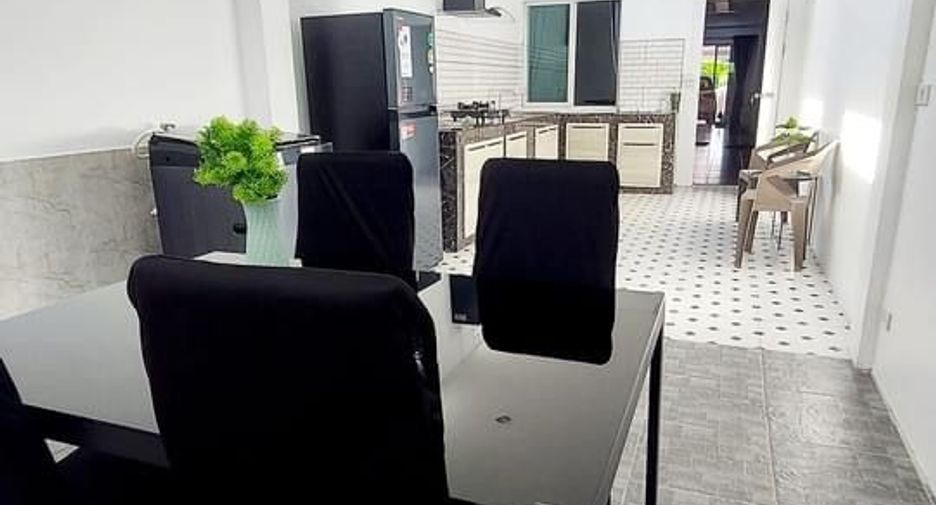 For rent 3 bedrooms townhouse in Mueang Chiang Mai, Chiang Mai