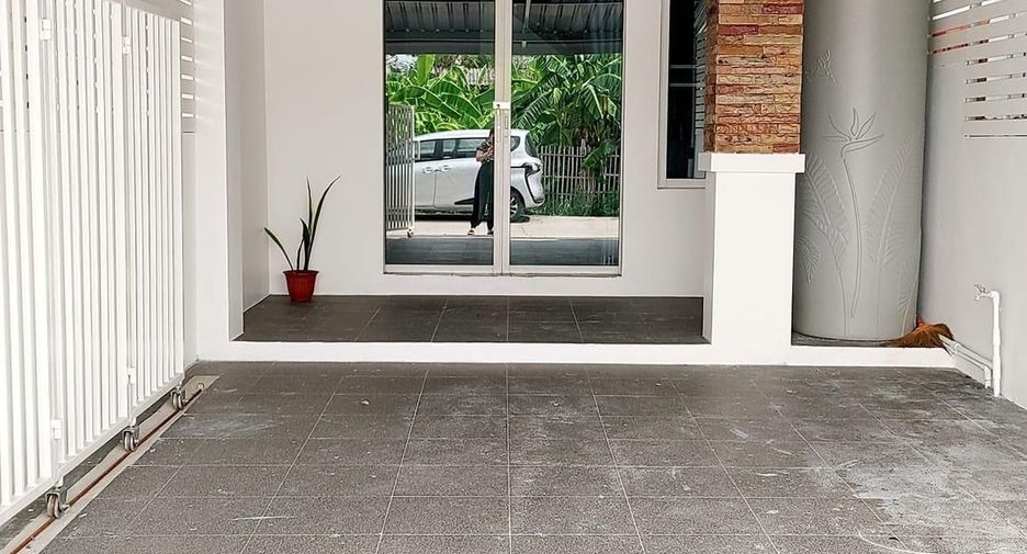 For rent 3 bedrooms townhouse in Mueang Chiang Mai, Chiang Mai