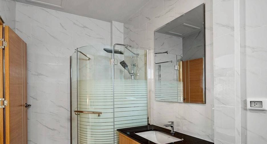 For sale 4 bedrooms house in Bang Lamung, Chonburi