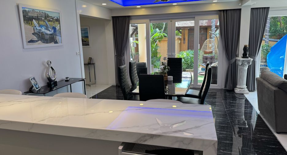 For sale 4 bedrooms house in Bang Lamung, Chonburi
