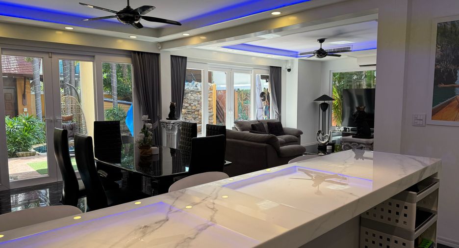 For sale 4 bedrooms house in Bang Lamung, Chonburi