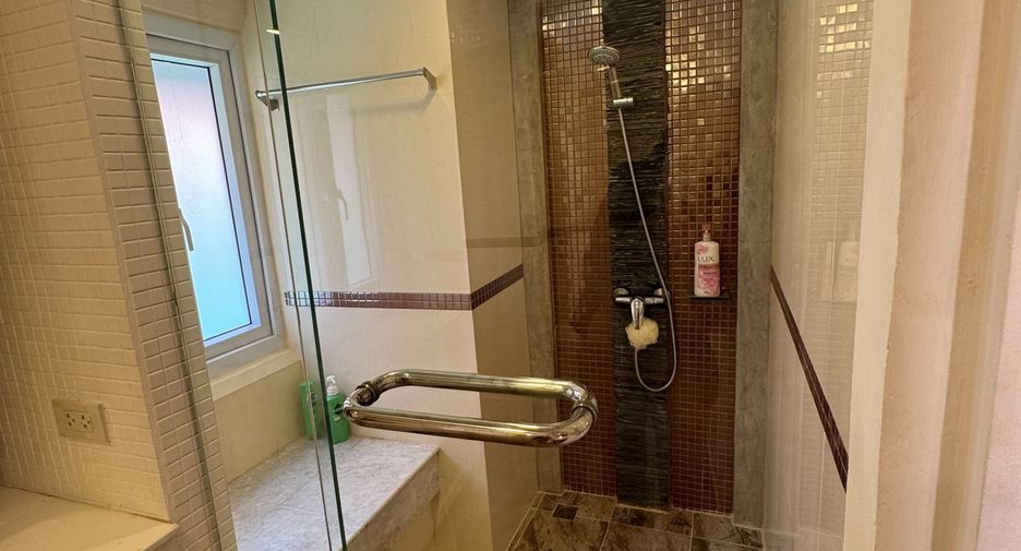 For sale 4 bedrooms house in Bang Lamung, Chonburi
