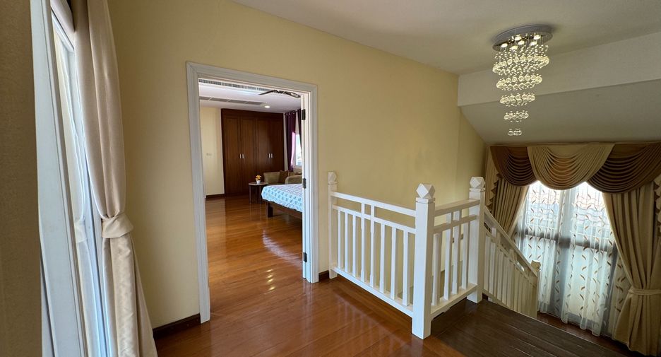 For sale 4 bedrooms house in Bang Lamung, Chonburi