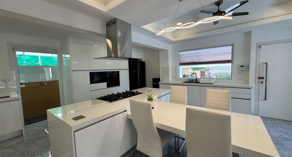 For sale 4 bedrooms house in Bang Lamung, Chonburi