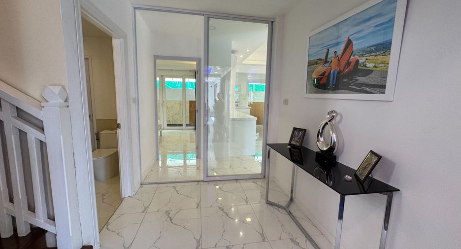 For sale 4 bedrooms house in Bang Lamung, Chonburi