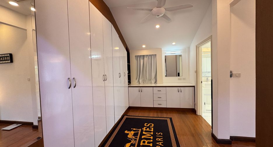 For sale 4 bedrooms house in Bang Lamung, Chonburi