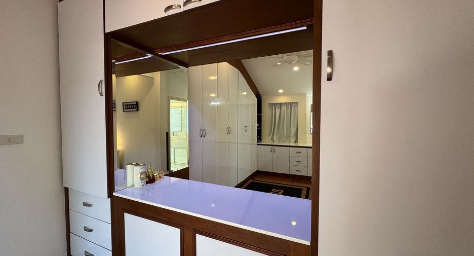 For sale 4 bedrooms house in Bang Lamung, Chonburi