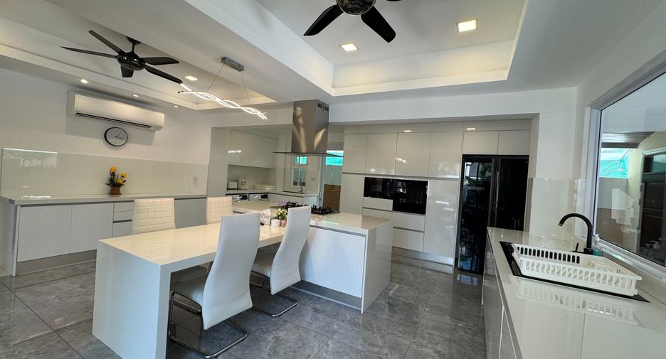 For sale 4 bedrooms house in Bang Lamung, Chonburi