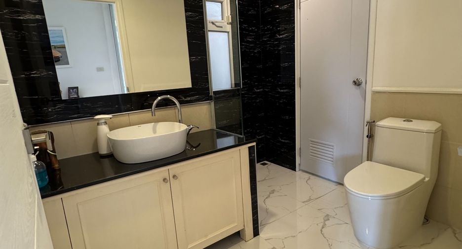 For sale 4 bedrooms house in Bang Lamung, Chonburi