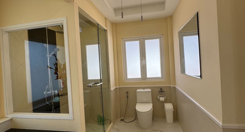 For sale 4 bedrooms house in Bang Lamung, Chonburi