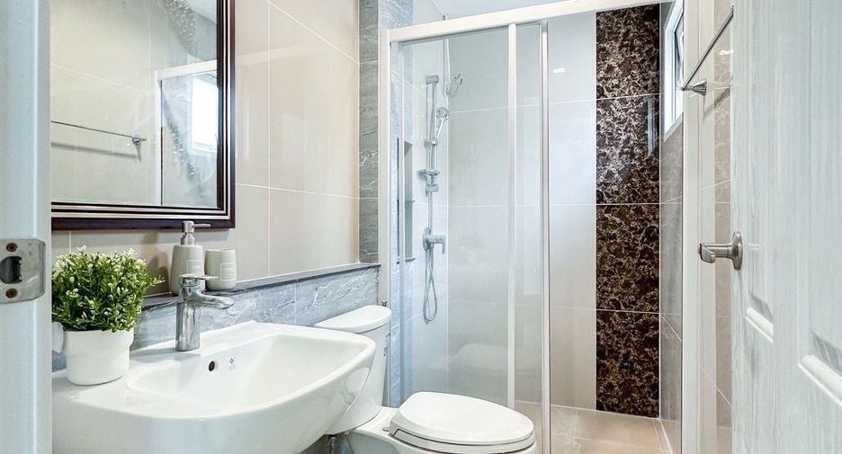 For sale 4 bedrooms house in Chom Thong, Bangkok