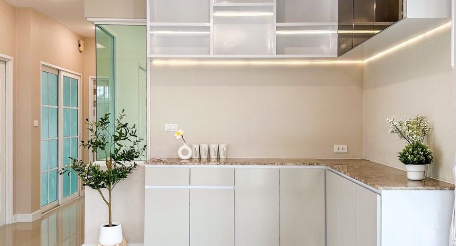For sale 4 bedrooms house in Chom Thong, Bangkok