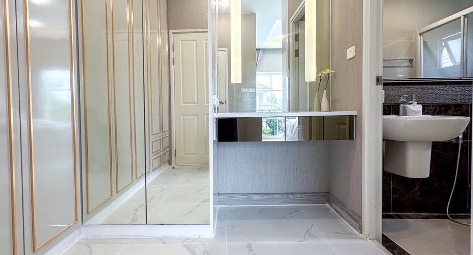 For sale 4 bedrooms house in Chom Thong, Bangkok
