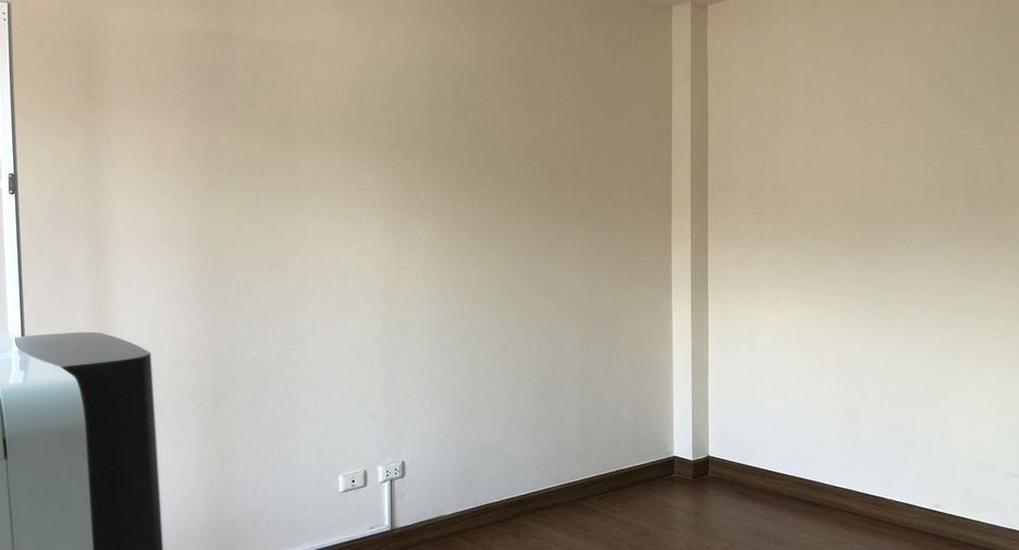 For rent 3 ベッドルーム retail Space in Si Racha, Chonburi