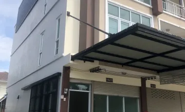 For rent 3 bedrooms retail Space in Si Racha, Chonburi