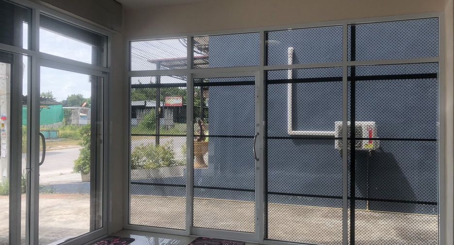 For rent 3 ベッドルーム retail Space in Si Racha, Chonburi