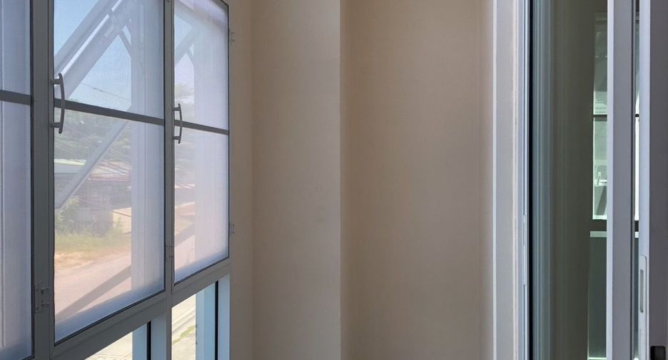 For rent 3 ベッドルーム retail Space in Si Racha, Chonburi