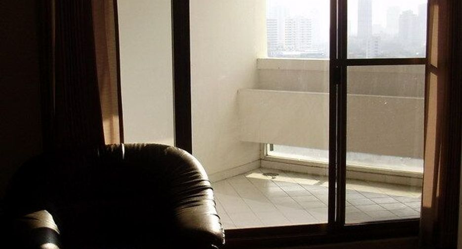 For sale and for rent 3 bedrooms condo in Watthana, Bangkok