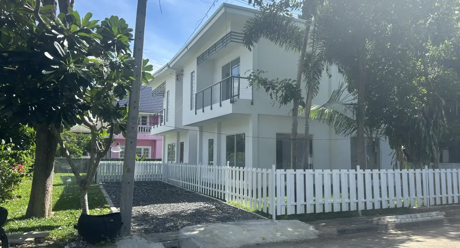 For rent 3 bedrooms house in Saraphi, Chiang Mai