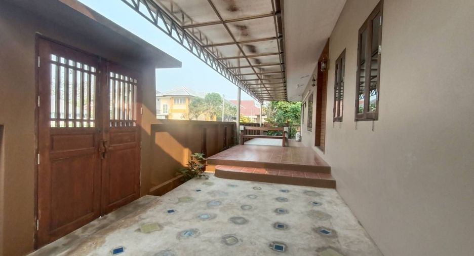À louer 4 chambres maison à Saraphi, Chiang Mai