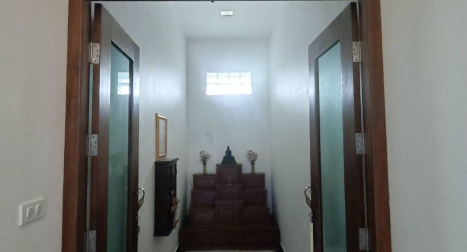 À louer 4 chambres maison à Saraphi, Chiang Mai