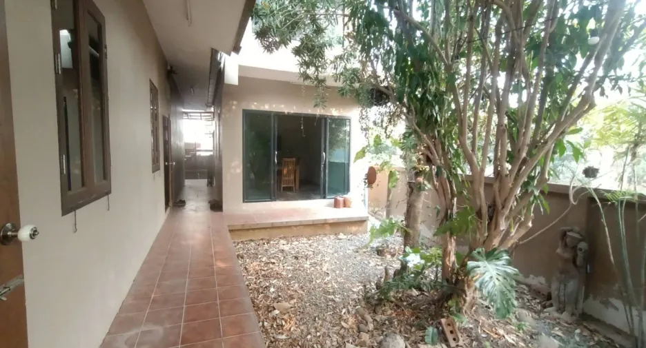 À louer 4 chambres maison à Saraphi, Chiang Mai