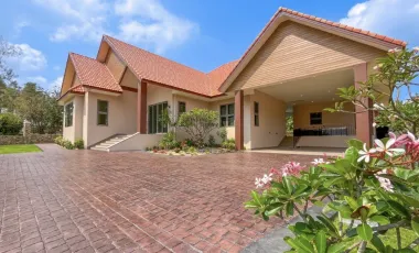 Villa zum Kauf mit 4 Zimmer in Bang Lamung, Chonburi