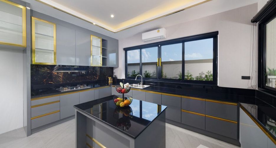 For sale 4 ベッドルーム villa in Mueang Chiang Mai, Chiang Mai