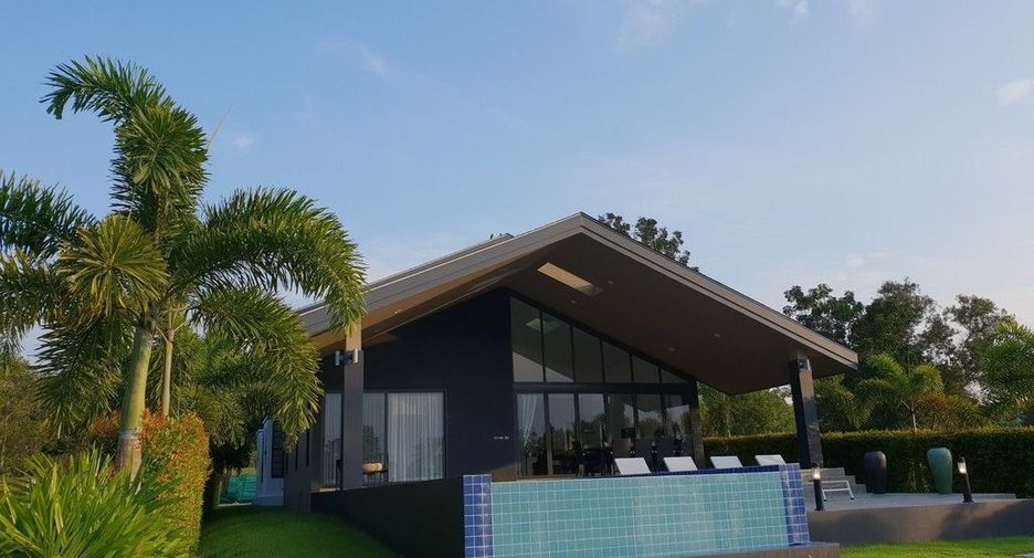 For sale 4 bedrooms villa in Hua Hin, Prachuap Khiri Khan