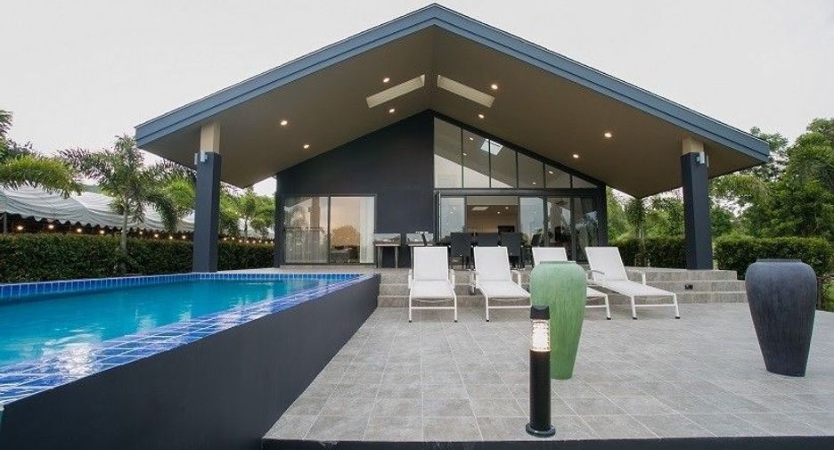 For sale 4 bedrooms villa in Hua Hin, Prachuap Khiri Khan