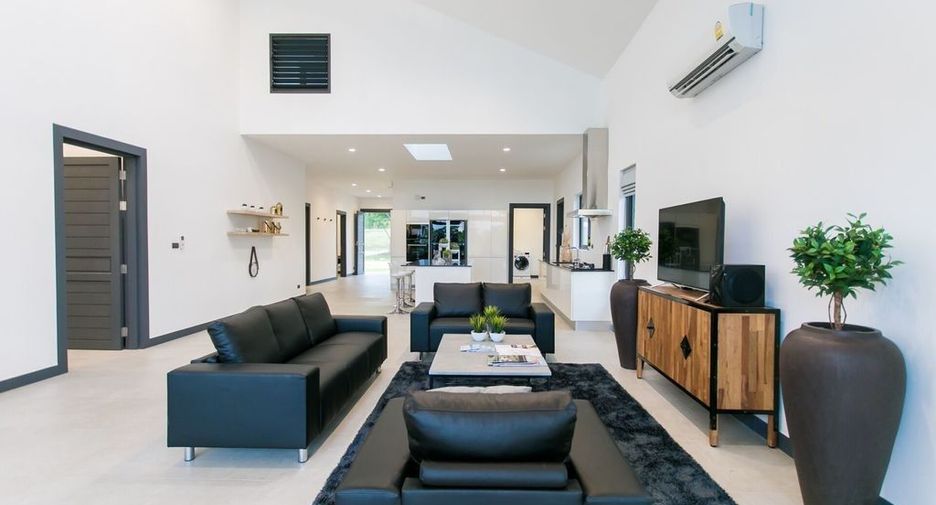 For sale 4 bedrooms villa in Hua Hin, Prachuap Khiri Khan