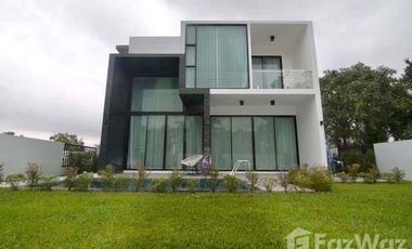 Villa zum Kauf mit 4 Zimmer in Mueang Chiang Mai, Chiang Mai