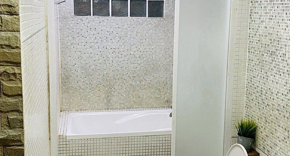 Casa adosada en venta y en alquiler de 5 habitaciones en Din Daeng, Bangkok
