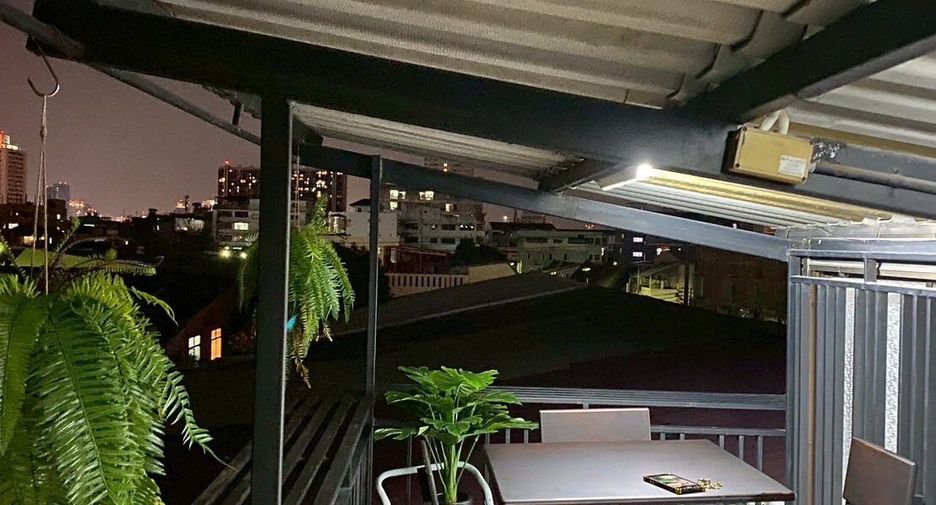 Casa adosada en venta y en alquiler de 5 habitaciones en Din Daeng, Bangkok