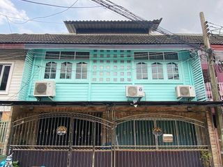Casa adosada en venta y en alquiler de 5 habitaciones en Din Daeng, Bangkok