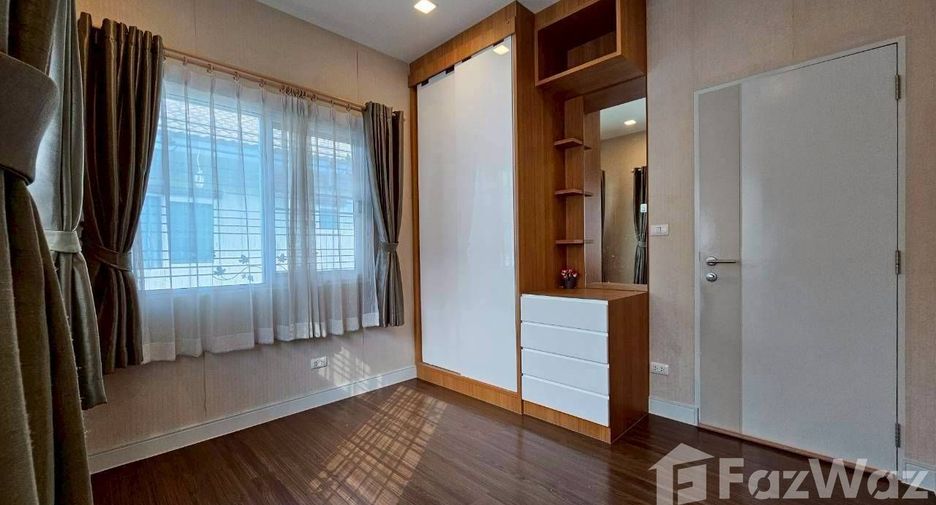 For sale 3 bedrooms house in Mueang Pathum Thani, Pathum Thani
