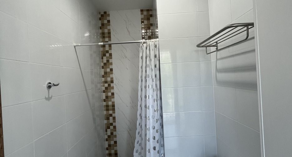 For rent 4 bedrooms townhouse in Mueang Chiang Mai, Chiang Mai