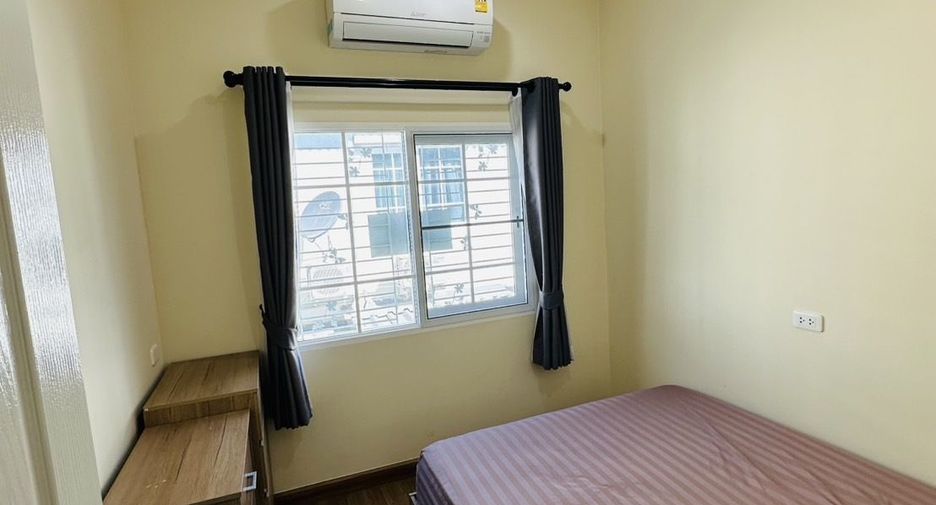 For rent 4 bedrooms townhouse in Mueang Chiang Mai, Chiang Mai