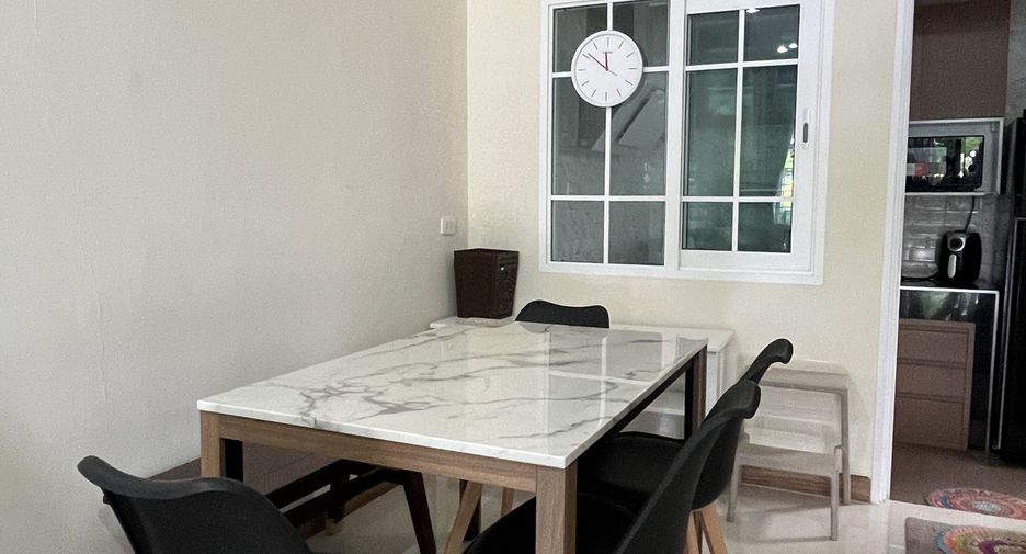 For rent 4 bedrooms townhouse in Mueang Chiang Mai, Chiang Mai