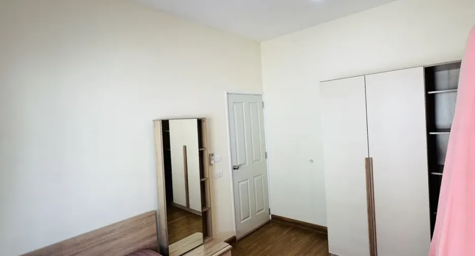 For rent 4 bedrooms townhouse in Mueang Chiang Mai, Chiang Mai